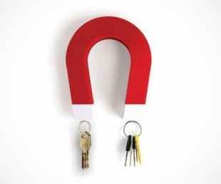 Kikkerland Jumbo Key Magnet