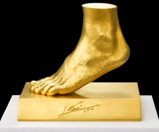 Lionel Messi Gold Foot by Ginza Tanaka (1)