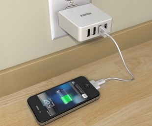 Quad-Port Compact USB Wall Charger (1)