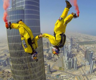 Breathtaking BASE Jump from Burj Khalifa Pinnacle