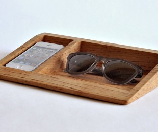 Solid Wood Bushakan Dock Holds iPhone And Glasses