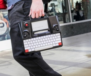 Hemingwrite Digital Typewriter Lets You Write Your Masterpiece (5)