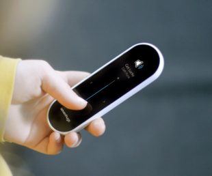 Sevenhugs Smart Remote Adapts To Control The Device It's Pointed At (3)