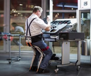 Noonee Chairless Chair Reduces Physical Strain at Work (5)